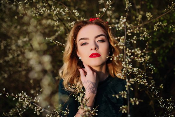 How to Select a Drape-Front Blouse for an Effortlessly Elegant Office Look?